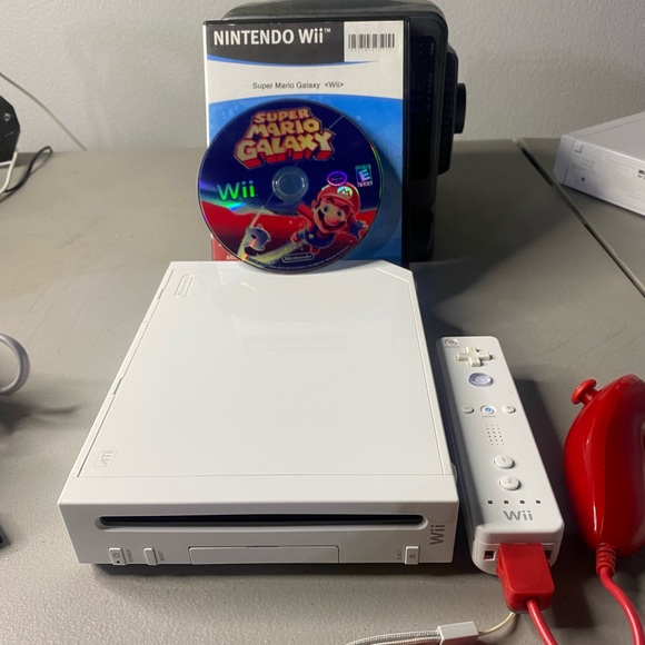 Nintendo Other - NINTENDO WII CONSOLE BUNDLE WHITE +SUPER MARIO GALAXY AUTHENTIC CONTROLLER